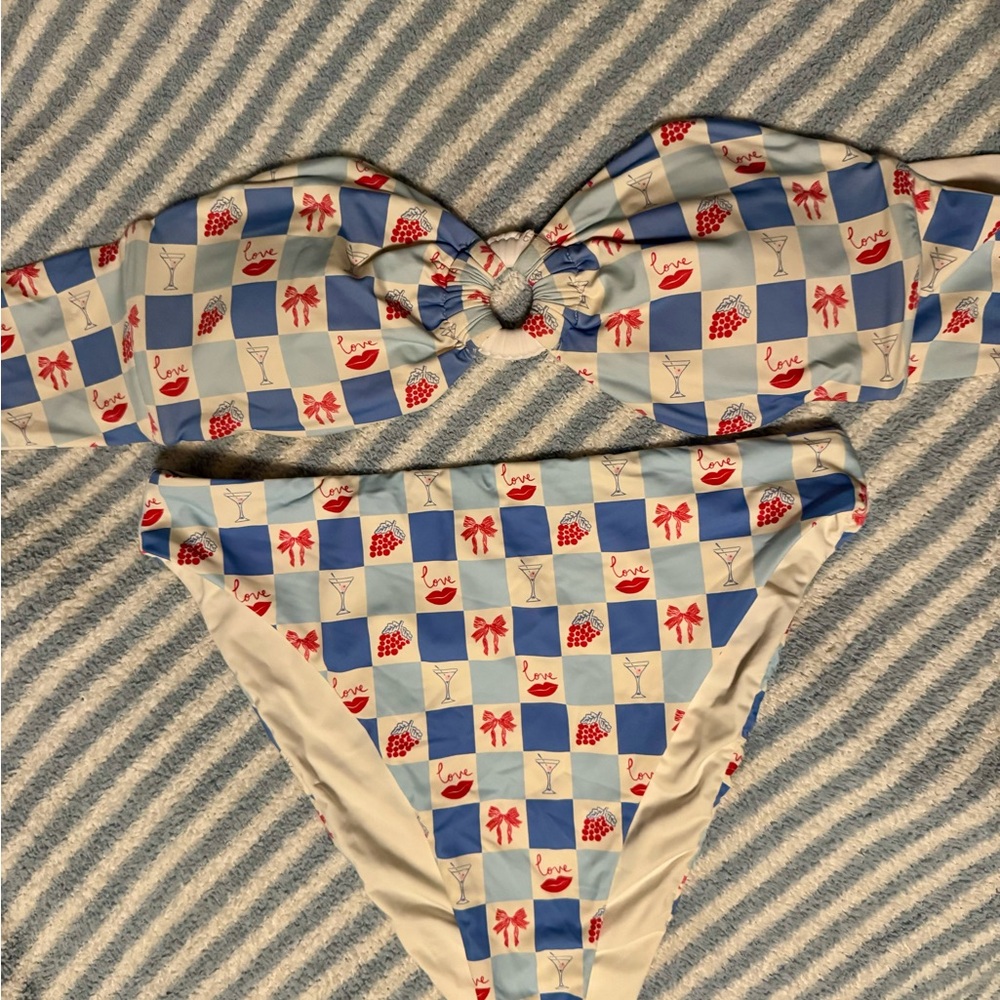 Dippin Daisy Bikini set